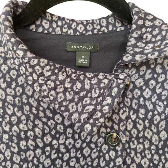 Ann Taylor Women's Gray Leopard Button Down Career Winter Midi Dress Size 8 - Picture 3 of 5